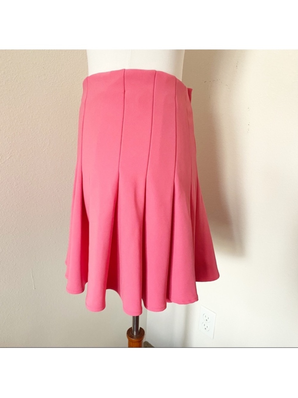 H&M + ELLE Pleated Mini Skirt in Bright Pink Size 6 NWT - Picture 5 of 8